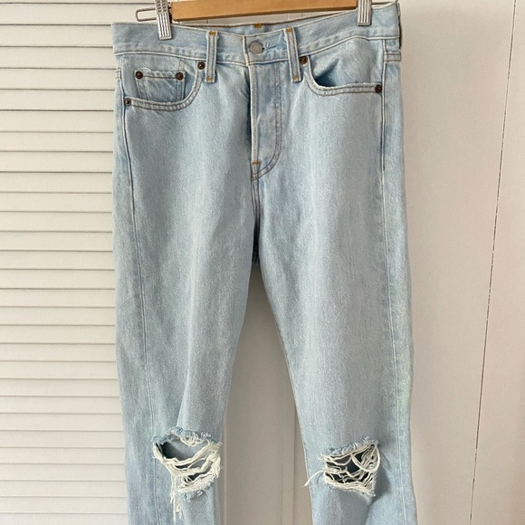 Levis Wedgie Light  Wash - Picture 1 of 3